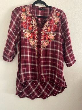 Andree By Unit Top Shirt Med Burgundy Plaid Floral Embroidered Boho Western